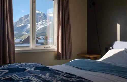 Canmore Apartment | Mountain View 3br Loft Walk To Dt king fireplace