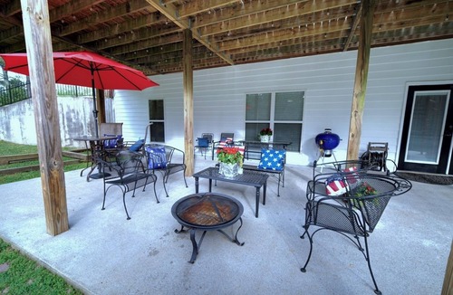 Silver Creek House | Mountain View 5 Queen Bedrooms WiFi FirePit BBQ