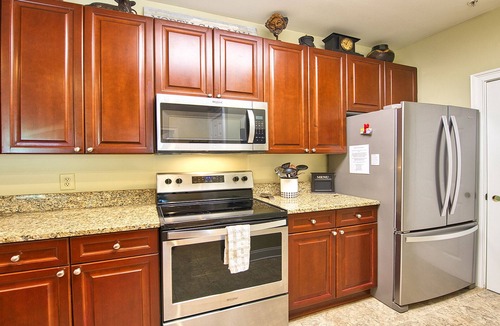 Maggie Valley Condo | Mountain View and 8th green! 70" TV, gas fireplace, Fast WIFI,Amenities included