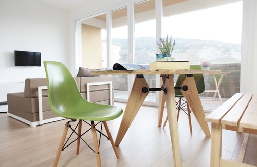 Casa Santa Apartment | Mountain View Apartment with Garden and Private Parking.