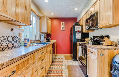 Government Camp Ski Chalet | Mountain-View Chalet with Firepit, Fireplace, WiFi, Washer/Dryer & Balconies