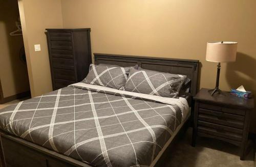 Radium Hot Springs Apartment | Mountain View Retreat