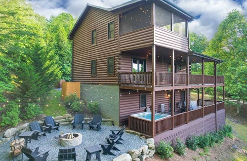 Mineral Bluff Cabin | Mountain View Cabin - Hot Tub - Fire Pit - Pool Table - Game Room