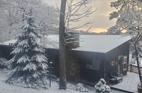 Franklin House | Mountain view cabin, fully remodeled, huge screen in porch with panoramic view.
