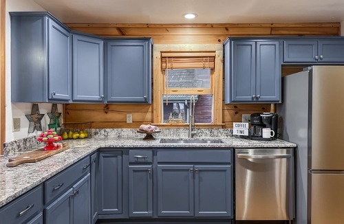 Wolf Laurel Cabin | Mountain View Cabin/Hot Tub/Game Room/Near Asheville