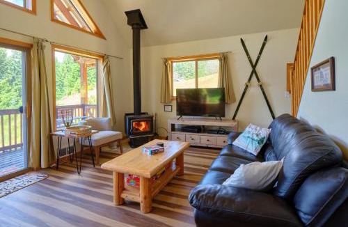 Packwood House | Mountain View Cabin, Hot Tub at White Pass Resort, Mt Rainier
