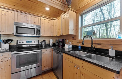 Jasper Cabin | Mountain View Cabin w/Hot Tub & Fire Pit