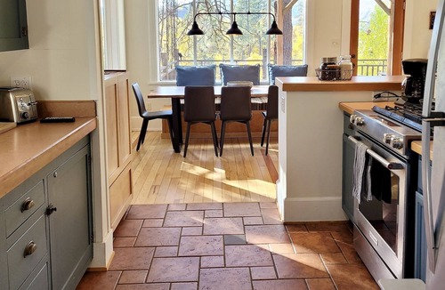 Winthrop House | Mountain View Castle-Located a Block Above Winthrop!