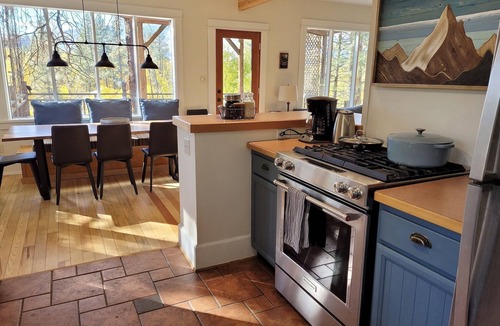 Winthrop House | Mountain View Castle-Located a Block Above Winthrop!