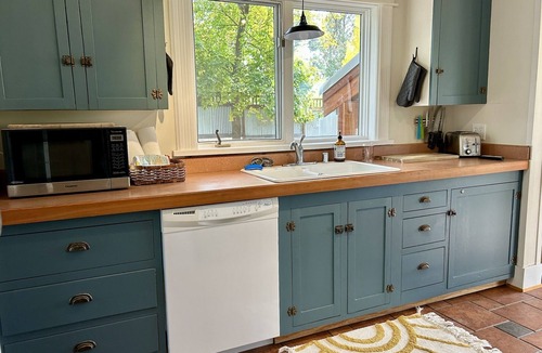 Winthrop House | Mountain View Castle-Located a Block Above Winthrop!