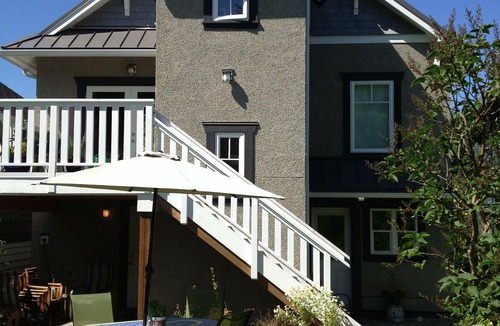 Hastings House | Mountain view; central in lovely area, 1 bedroom + sofa bed (in living area)
