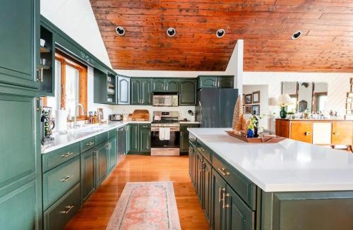 Prattsville Ski Chalet | Mountain View Chalet Ski, Hot Tub, Firepit, Games