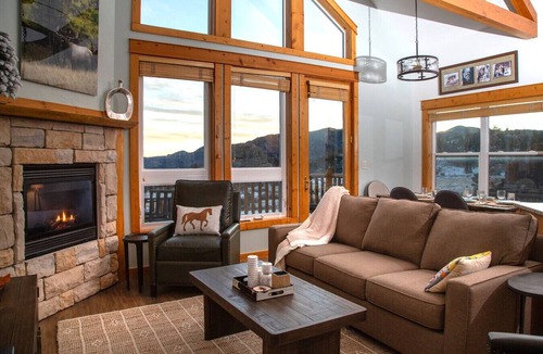 Estes Park Condo | Mountain View Condo w/Hot Tub
