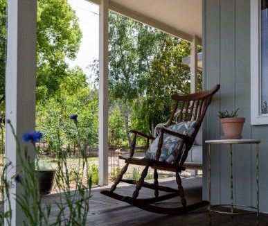Mitta Mitta House | Mountain View Cottage - High Country Retreat