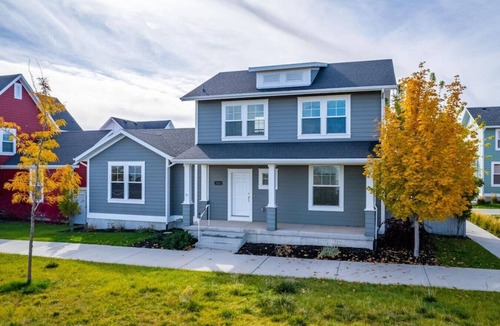 Daybreak House | Mountain View Daybreak Home | Pets Welcome