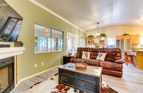 Prescott House | Mountain-View Deck: Pet-Friendly Home in Prescott