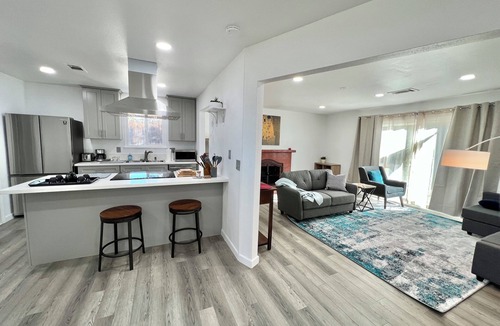 Thousand Oaks House | Mountain View Entire House 4 Rooms 3 Baths