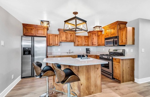 Mountain Green House | Mountain View Estate | 6 Bedrooms | Perfect for Groups