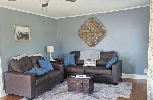Tusculum House | Mountain View Farmhouse: Antique Accents & Peaceful Heritage Charm