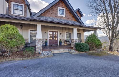 Dillard House | Mountain-View Georgia Cabin w/2 Decks