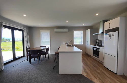 Te Anau House | Mountain View Getaway