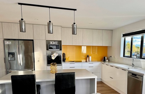 Hanmer Springs House | Mountain View Haven - Hanmer Springs Holiday Home