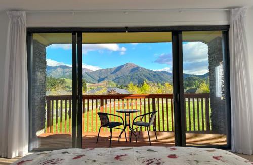 Hanmer Springs House | Mountain View Haven - Hanmer Springs Holiday Home