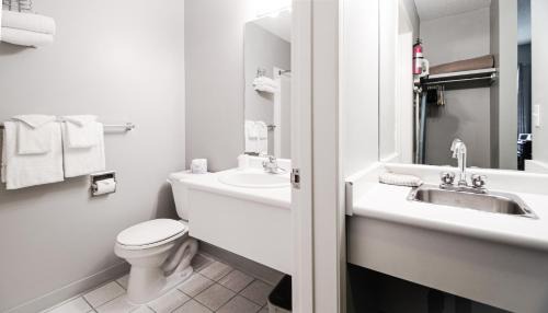 Canmore Hotel | Mountain View Inn