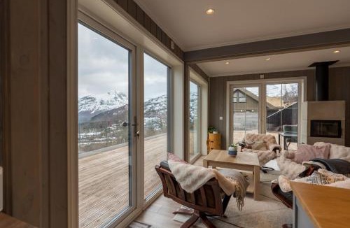 Møre og Romsdal Ski Chalet | Mountain View Lodge