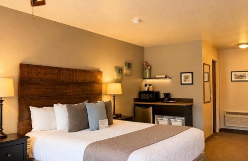 Wapato Point Hotel | Mountain View Lodge
