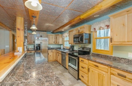 Stambaugh House | Mountain View Lodge - Upper - 3 Bedroom Duplex with Hot Tub in Ski Brule Village