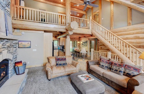 Fraser House | Mountain View Log Home I Hot Tub I Arcades I Great Views I Sauna I Discounted Attractions