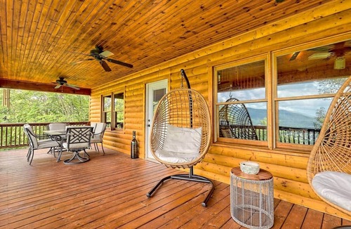 Screamer Mountain House | Mountain View Log Cabin, Game Room, Dog Friendly