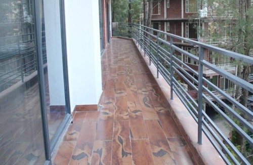 Kumarhatti Apartment | Mountain View Luxury 2 BHK Kasauli