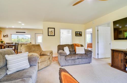East Central Franklin House | Mountain-View Maine Cabin: Ski, Hike & Bike!