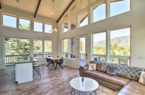 Pine House | Mountain View Modern Cabin: Luxury Pine Home!