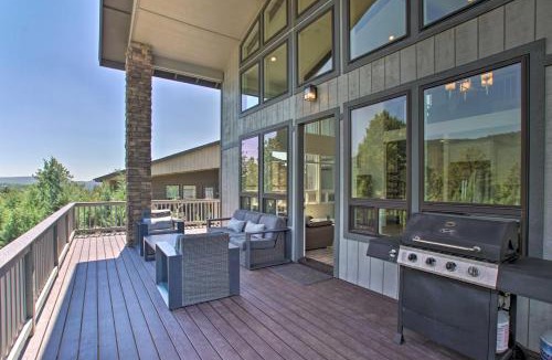 Pine House | Mountain View Modern Cabin: Luxury Pine Home!