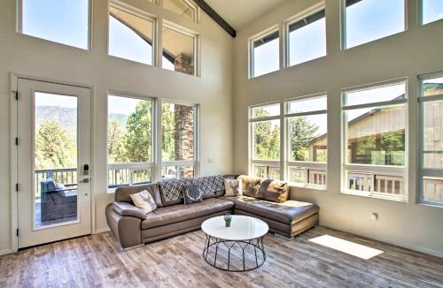 Pine House | Mountain View Modern Cabin: Luxury Pine Home!