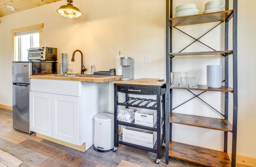 Whitehall Cabin | Mountain-View Montana Rental Cabin on Alpaca Farm!