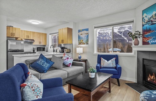 Harvie Heights House | Mountain View Oasis with Hot Tub at Banff National Park Gate