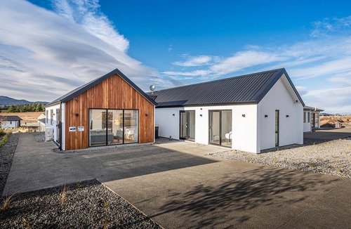 Tekapo Apartment | Mountain view/peaceful/warm/family friendly/3bedroom3bathroom/king bed/unitA