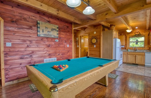 Sevierville Cabin | Mountain View | Pool Table | WiFi | Pet Friendly | Hot Tub