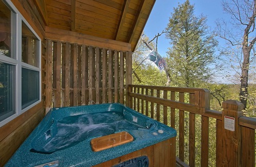 Sevierville Cabin | Mountain View | Pool Table | WiFi | Pet Friendly | Hot Tub