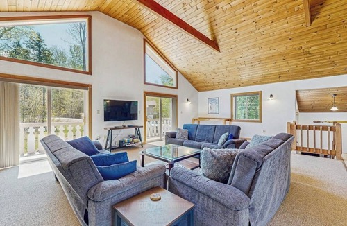 Jackson Ski Chalet | Mountain view private chalet close to ski, golf & Storyland
