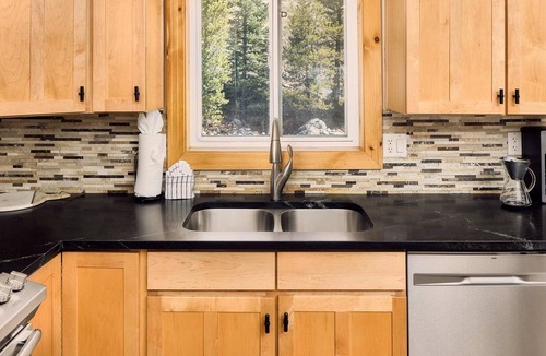 Warrior's Mark House | Mountain View Retreat - Hot Tub - Spacious Deck