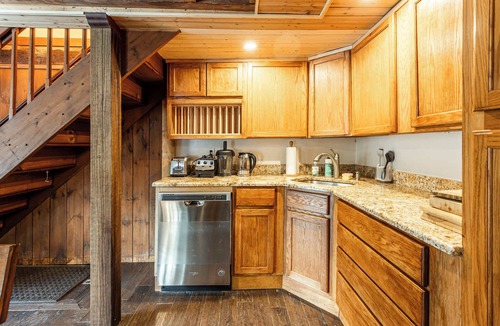Bridgewater Corners House | Mountain View Retreat, 9 Min to Killington
