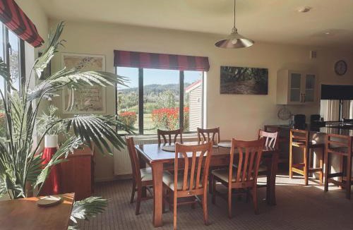 Hokitika House | Mountain View Retreat