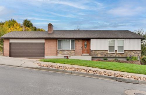 Centerville House | Mountain-View Retreat w/Hot Tub in Centerville!