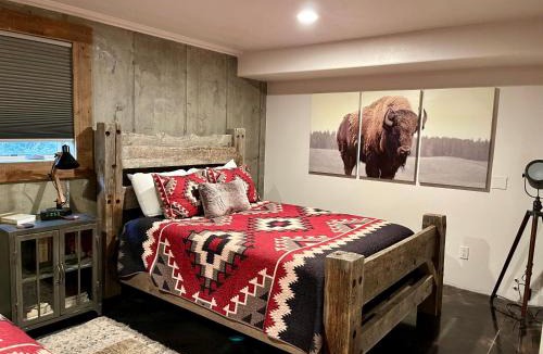 Ennis House | Mountain View Retreat