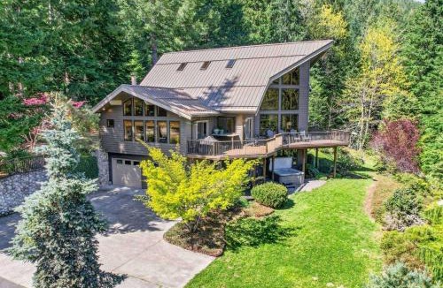 Rhododendron House | Mountain View Retreat